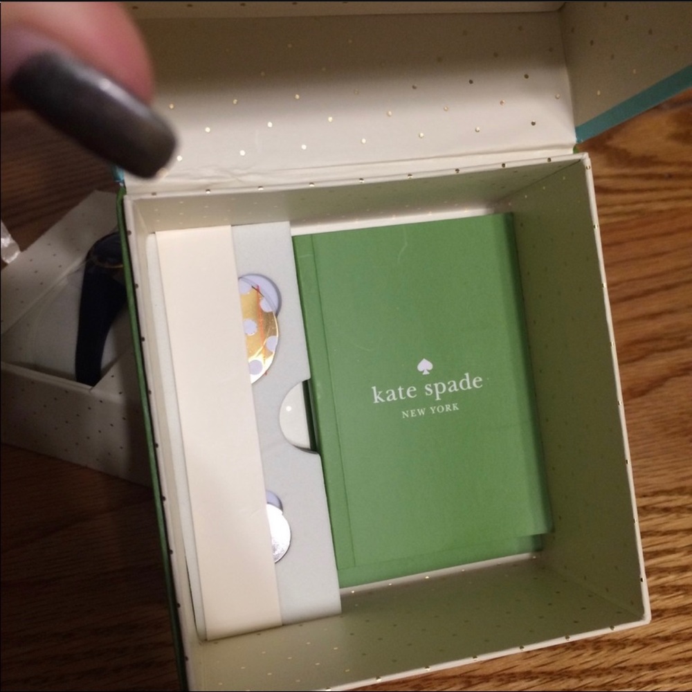 Nwotkate Spade Activity Tracker View 3